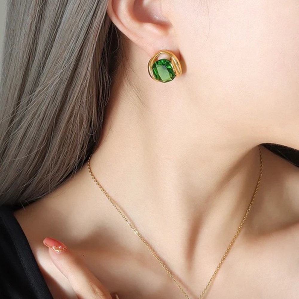 NEW💎18K Gold Simulated Green Tourmaline Earrings*Green Emerald Earrings